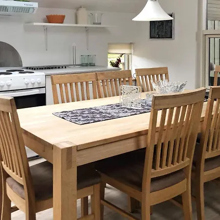 One-bedroom Holiday In بيت للعطل *